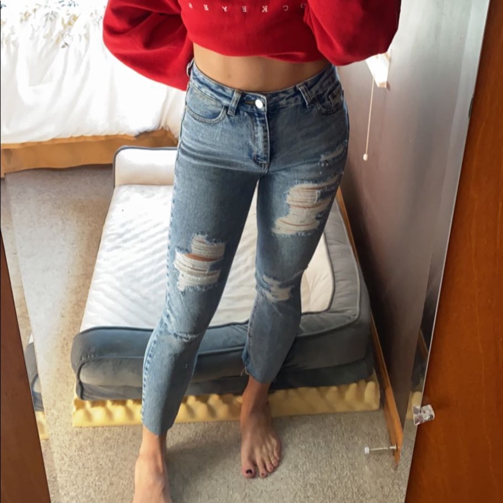 High waisted ripped jeans